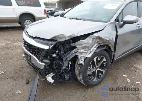 2025 Kia Sportage Ex z USA, uszkodzony, nr VIN KNDPV3DF2S7328871